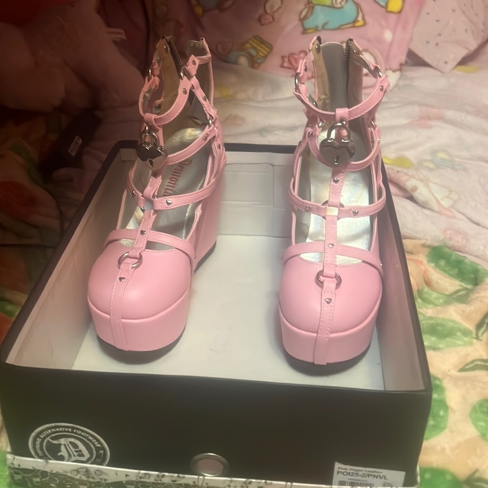 Poison-25-2 Pink heart lock and key Demonias heels